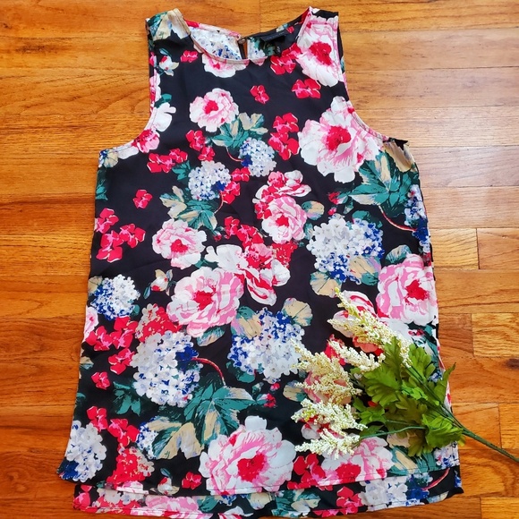 Who What Wear Tops - Who What Wear floral sleeveless blouse size XS
